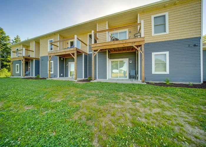 Erie Condo About 4 Mi To Lake With Golf Course Views!