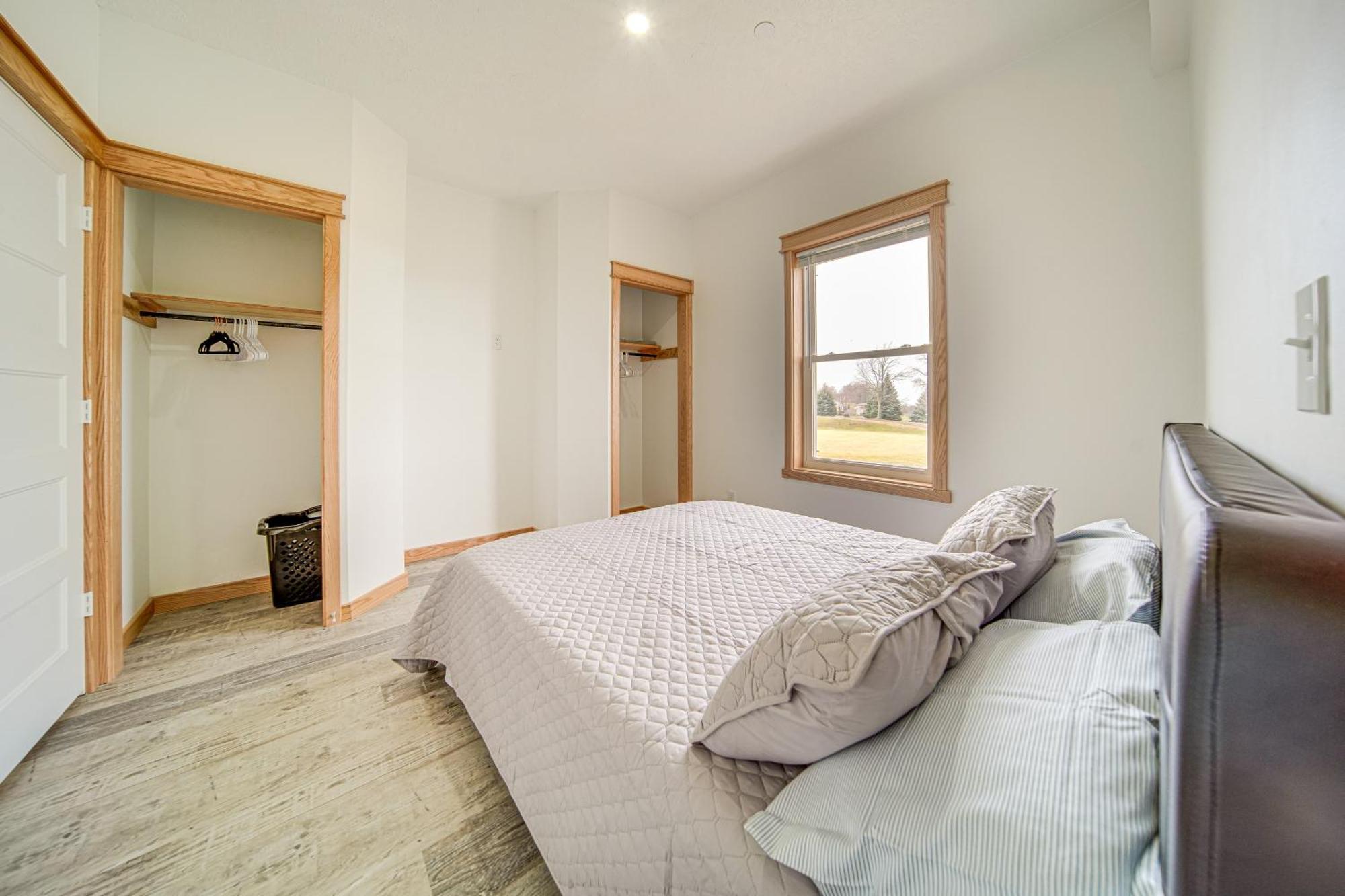 Apartment About 4 Mi To With Golf Course Views! Erie