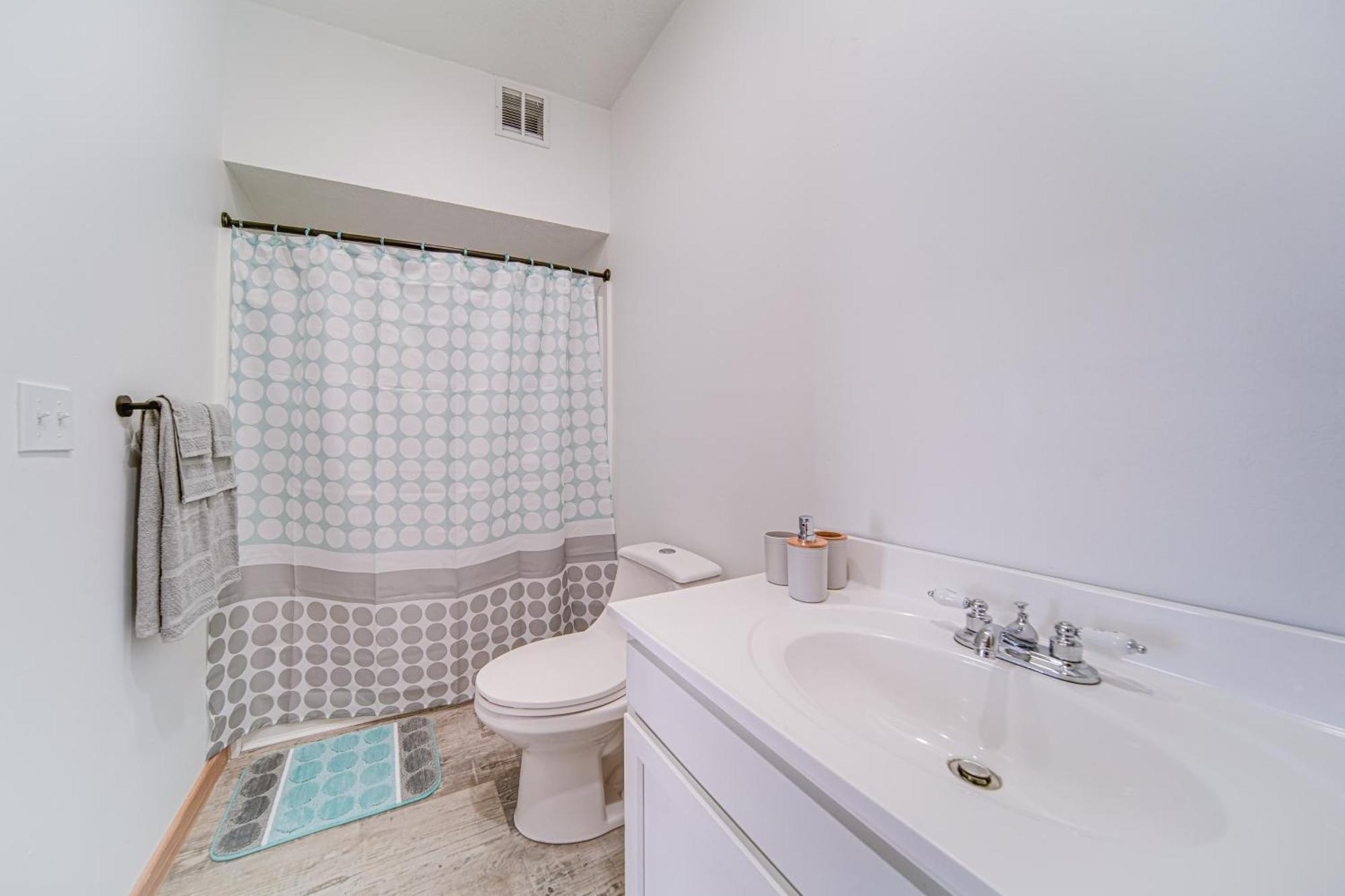 Apartment About 4 Mi To With Golf Course Views! *